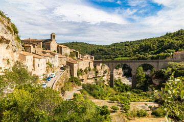 Naklejka premium Vue sur le village médiéval de Minerve (Occitanie, France)