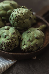 Obraz premium Fresh green artichokes.