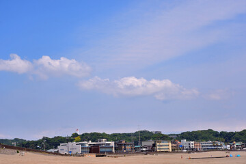 鎌倉由比ヶ浜の空に浮かぶ白い雲