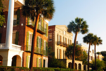 Fototapeta premium Stately homes along Charleston, South Carolina's Waterfront
