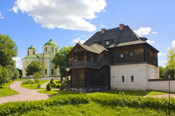 Fototapeta na wymiar Spaso-Preobrazhensky male monastery in Novgorod-Seversky, Ukraine