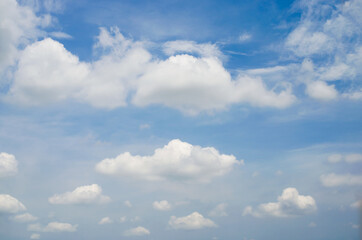 Naklejka na ściany i meble beautiful blue sky and white fluffy cloud horizon outdoor for background.