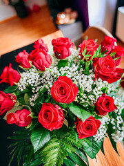 Ein Blumenstrauss aus roten Rosen