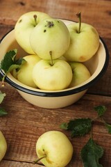Delicious green apples with leaves on the table