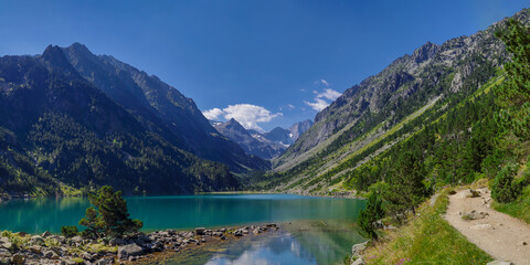 Fototapeta na wymiar Gaube Lake in French Pyrenees, department of the Hautes-Pyrenees, near Cauterets, France, Europe