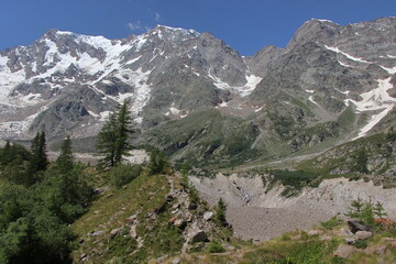 Fototapeta na wymiar Views of the Lys glacier from the Monte Moro Pass.