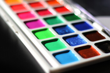 fresh new water colours in white box