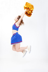 ジャンプするチアガール