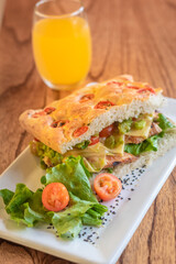 lettuce and tomato sandwich