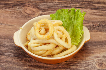 Roasted squid rings with salad