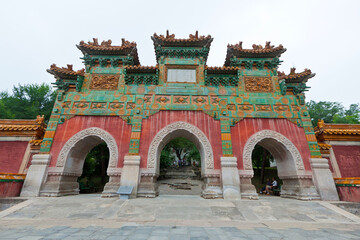 Obraz premium Chinese traditional style building in an ancient garden, north china
