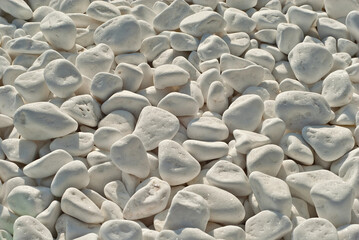 Obraz premium Drainage systems from small pebbles. Garden drainage for plants and trees. White stones for roads and flower beds.