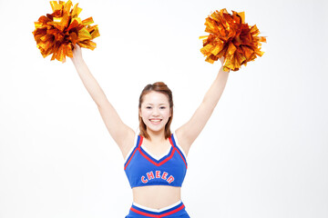 笑顔で応援するチアガール