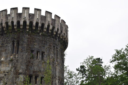 Castillo de Buitron en el Pa&iacute;s Vasco