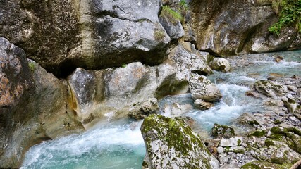 Wasser in den Alpen, Bäche und Flüsse im Hochgebirge