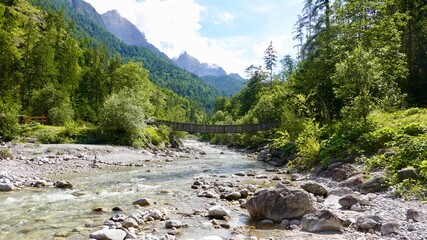Wasser in den Alpen, Bäche und Flüsse im Hochgebirge