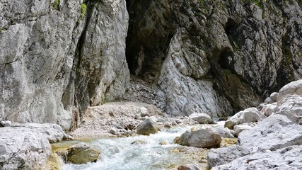 Wasser in den Alpen, Bäche und Flüsse im Hochgebirge