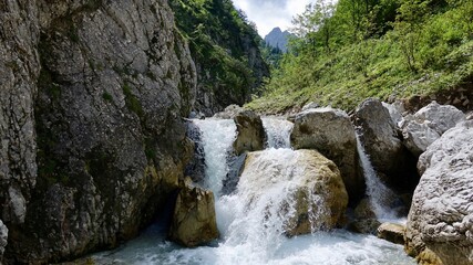 Wasser in den Alpen, Bäche und Flüsse im Hochgebirge