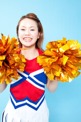 笑顔で応援するチアガール