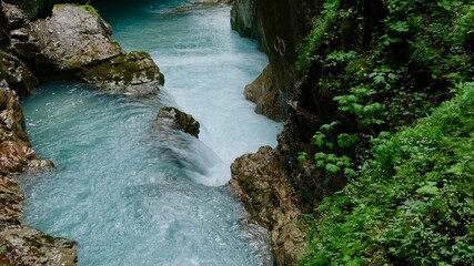 Wasser in den Alpen, Bäche und Flüsse im Hochgebirge