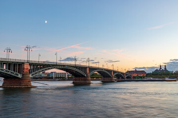 Fototapeta na wymiar The Theodor Heuss Bridge between Mainz and Wiesbaden over the Rhine in the evening