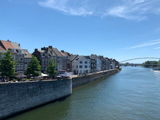 Obraz premium Old houses on the bank of Meuse (Maas) river. Maastricht, Limburg / Netherlands .