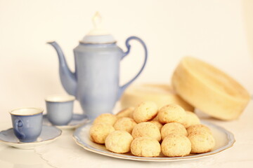 Pães de queijo com café