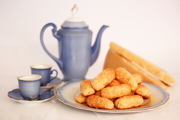 Pães de queijo com café