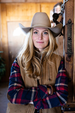 Portrait confident cowgirl in cowboy hat