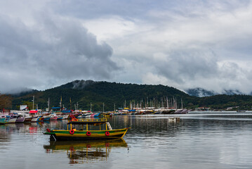 Fototapeta na wymiar View of traditional brazilian boats in a bay in Rio de Janeiro on a rainy day
