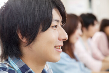 Fototapeta premium パソコンをやる大学生