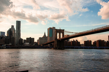 Fototapeta na wymiar a shot of the Brooklyn bridge from the Brooklyn bridge park