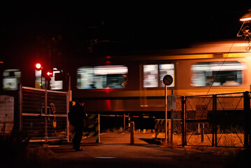 夜の踏切