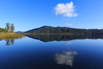 Fototapeta na wymiar Calm mirror lake in the morning with mountain background in New Zealand.