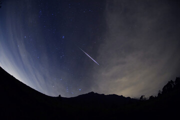 Estrella fugaz sobre el Nevado de Toluca