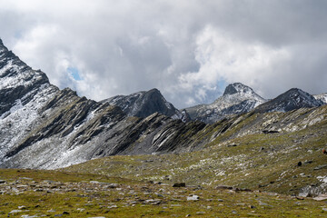 Bergwandern am grossen Sankt Bernhard Lacs de Tenetre