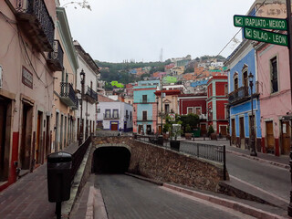 Fototapeta na wymiar View to the plaza de los angeles, gunajuato, mexico