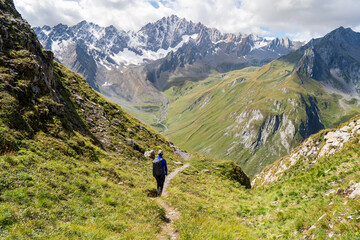 Bergwandern am grossen Sankt Bernhard Lacs de Tenetre