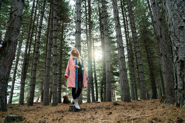 Obraz premium Beautiful asian woman relaxing in the middle of a pine forest.