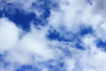 Obraz premium Moving white clouds across the blue spring sky. Seasonal bright sky