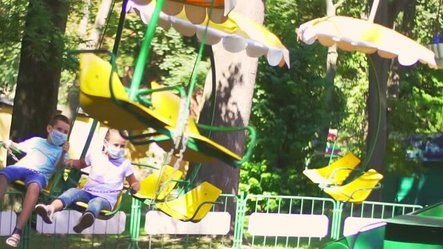 children spinning on the attraction