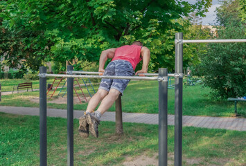 Obraz premium A middle-aged man goes in for outdoor sports.