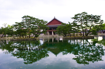  Changdeokgung Palace is the UNESCO World Cultural Heritage. Beautiful Secret Garden .