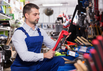 man is making rediscount of new tools in the store