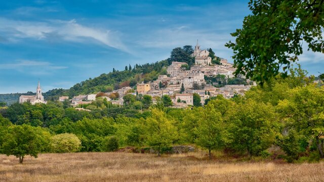 The beautiful hillside village of Bonnieux in the Luberon region of Provence, France, on a sunny autumn day.