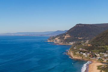 Fototapeta na wymiar Mountain cliff coastline at Sydney south, view from Bald Hill Lookout.