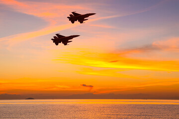 Fototapeta na wymiar Silhouette airplane with beautiful colorful sunset sky background.