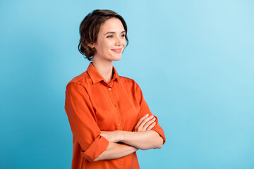 Profile photo of charming lady cute bobbed hairdo arms crossed self-confident worker friendly smile...