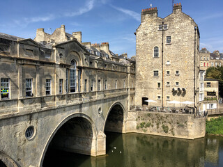 Historic, Pulteney Bridge crossing the River Avon in Bath, England