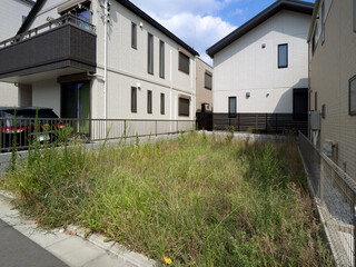 住宅街の空き地 © moonrise